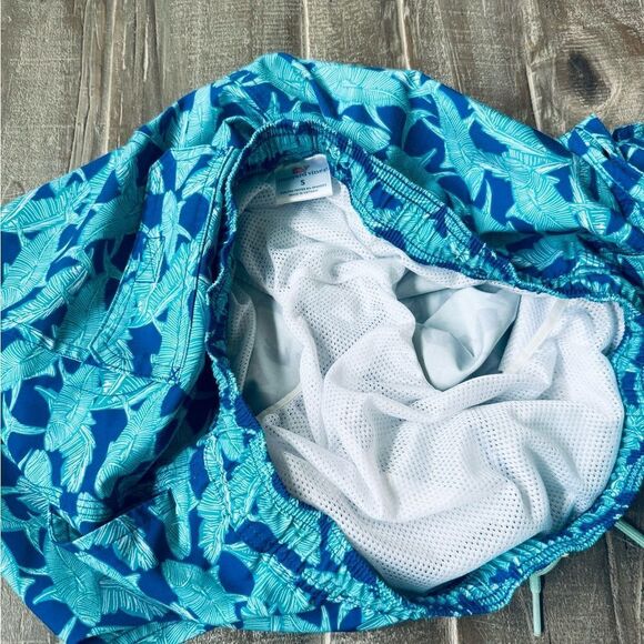 Vineyard Vines Blue Turquoise Shark Fish Print Men’s Swim Trunks Shorts S - Picture 5 of 5